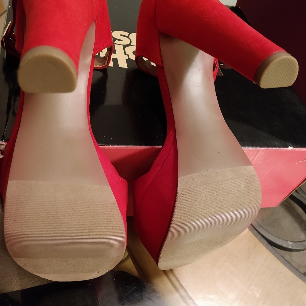 Shoes - Picture 3 of 4